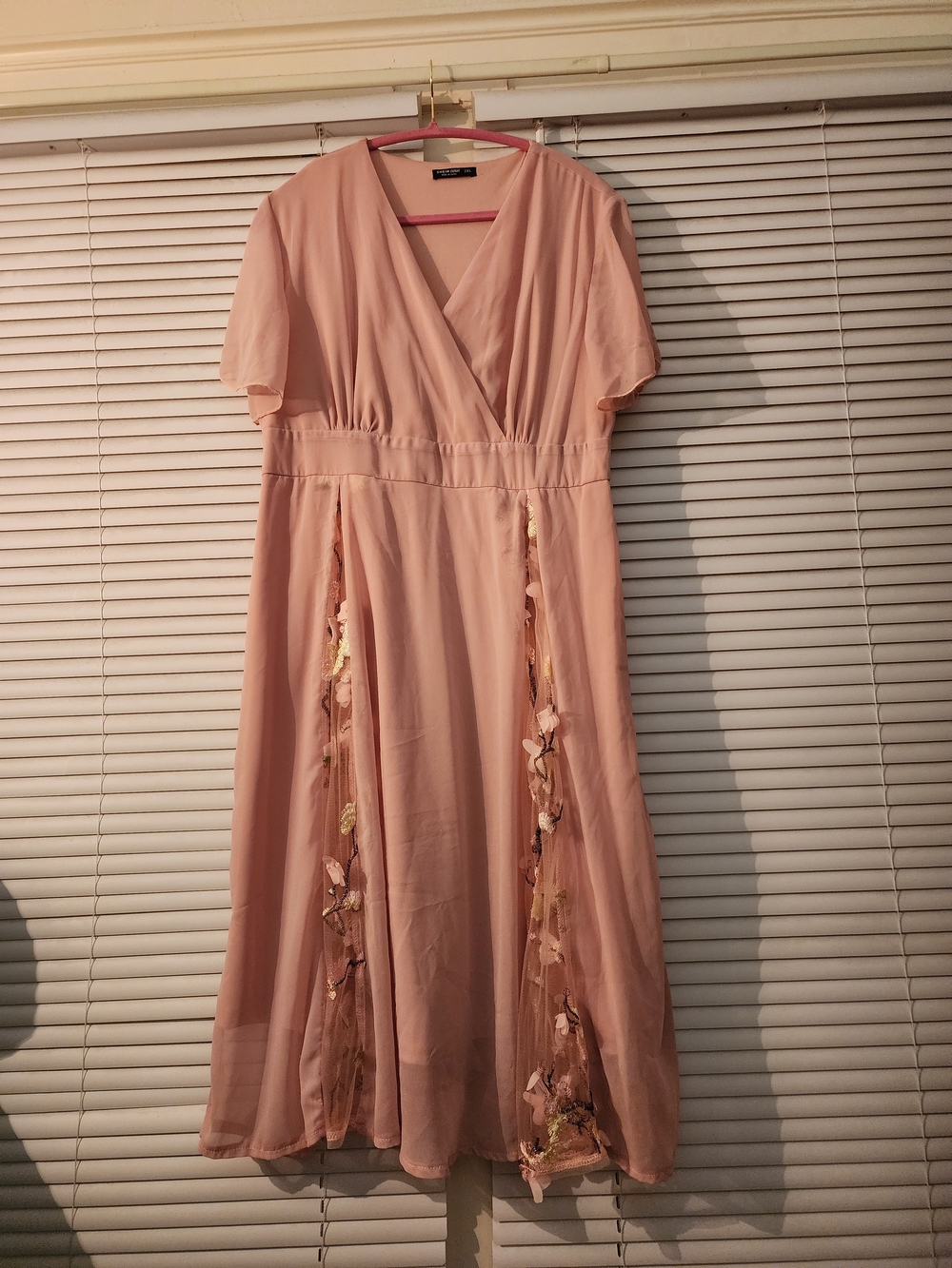 Women's SHEIN CURVE Blush Pink Floral-Appliqué Dress